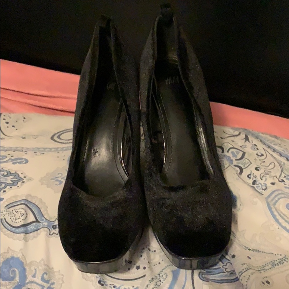⬇️⬇️‼️PRICE CUT H&M velvet wedges